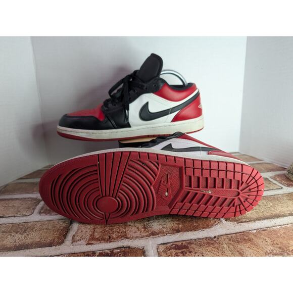 Jordan Air Jordan 1 Low Bred Toe Black Red White Men\'s Athletic Sneakers Size 9